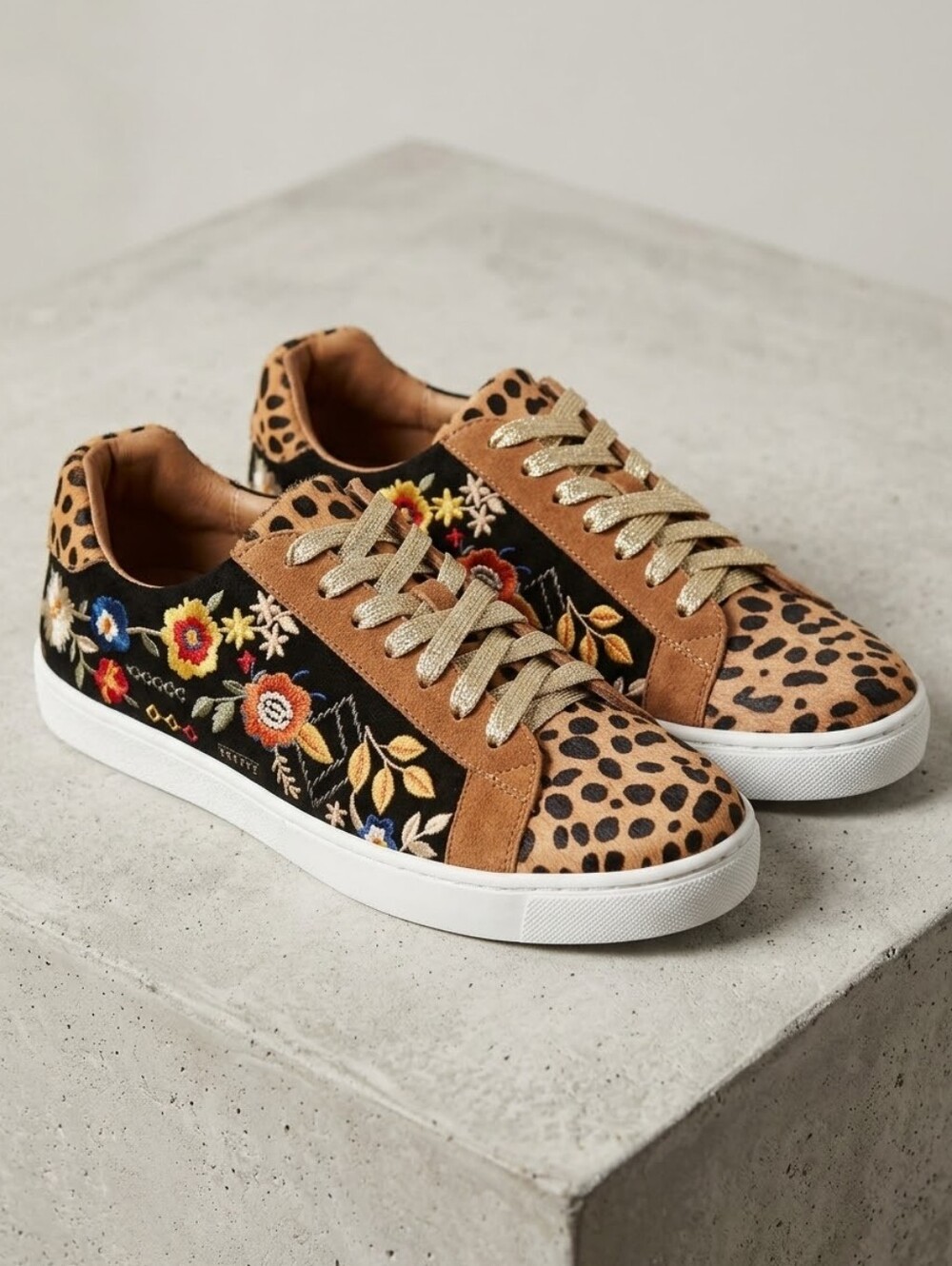 Johnny Was Leopard Floral Embroidered Lace-Up Sneakers Metallic Laces Size 9